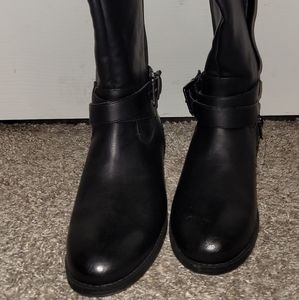 Black boots size 5